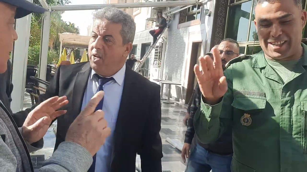 حوار صاحب مقهى هانوفر مع باشا سايس بشارع الحضري الزهور فاس ...