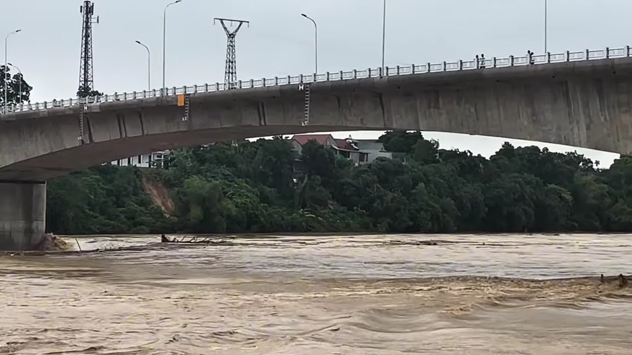 Cầu phong châu sáng 30/9 :cập nhật tình hình mưa lũ