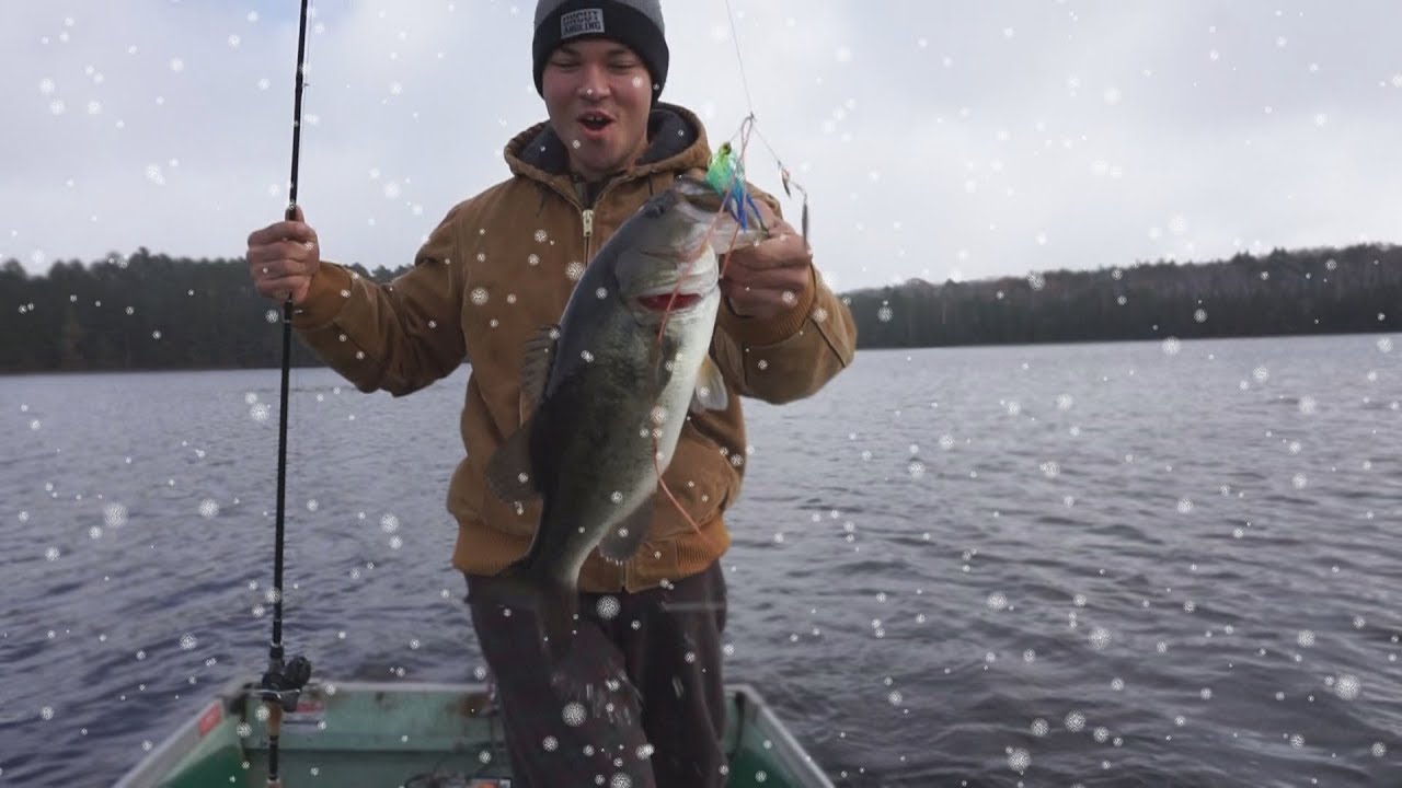 Open Water Bass Fishing in a SNOW STORM (Challenge!)