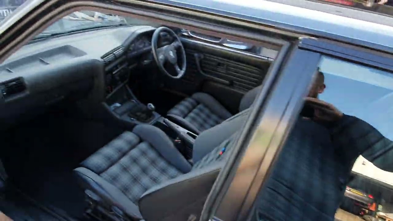 Bmw e30 carbon fibre roof fitted and non sunroof headlining another job completed