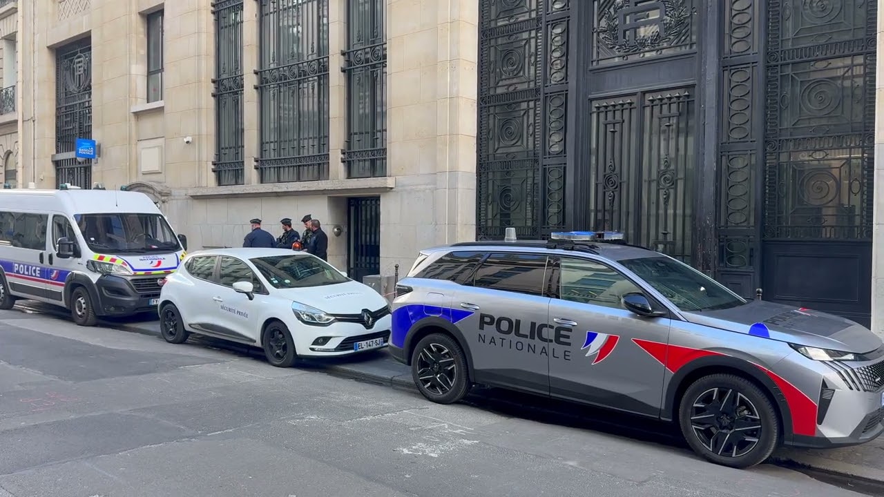 Police Thwart Suspected Bomb Attack Outside Bank of America in Paris