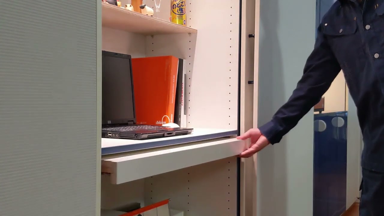 blum  pull-out shelf lock  -hidden petit desk-