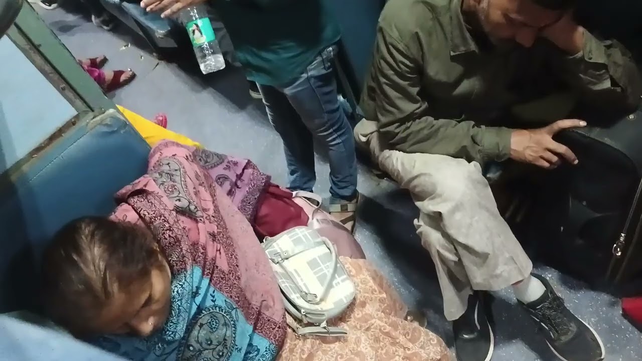 ट्रेन मे बाबा विश्व नाथ पर चर्चा