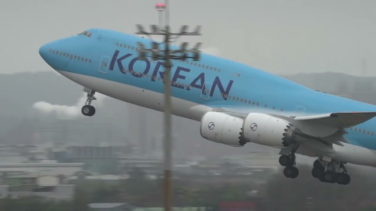 Taipei Taoyuan International Airport Live - Cathay Retro Livery B-LRJ Arrives today