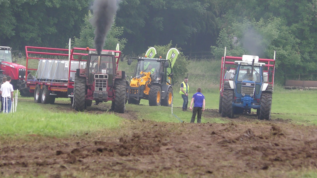 iNTERNATIONAL 1455  Vs FORD 8210
