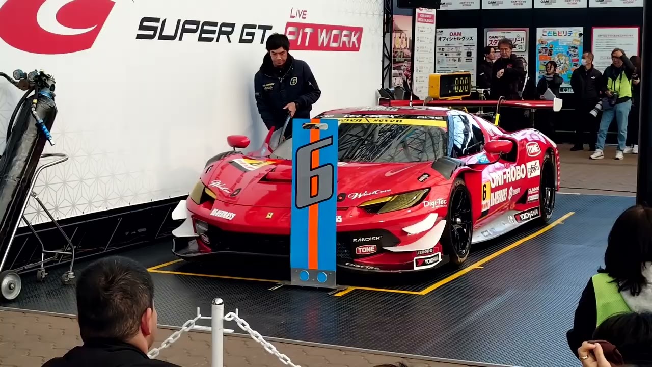 エンジン始動デモ GT300　UNI-ROBO BLUEGRASS FERRARI / FERRARI 296 GT3 VELOREX オートメッセ2026