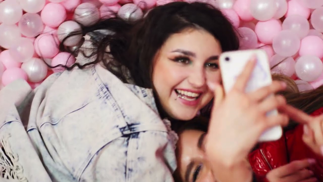 Claudia Sky - Unosimy się (Official Music Video)