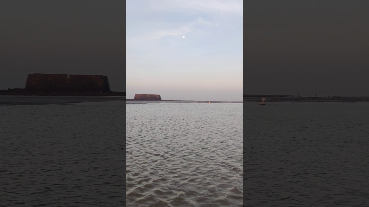 Walking from Kolaba fort to Alibag beach through low tide on Konkan coast