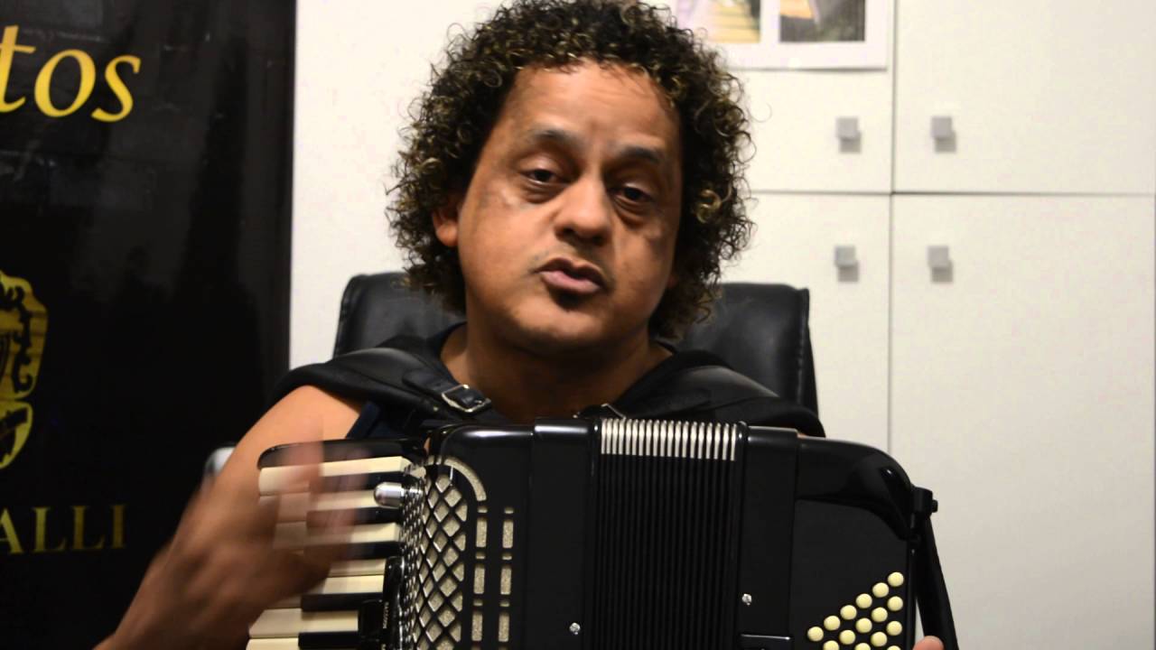 Video Aula Acordeon--Um Bagual Corcoveador.