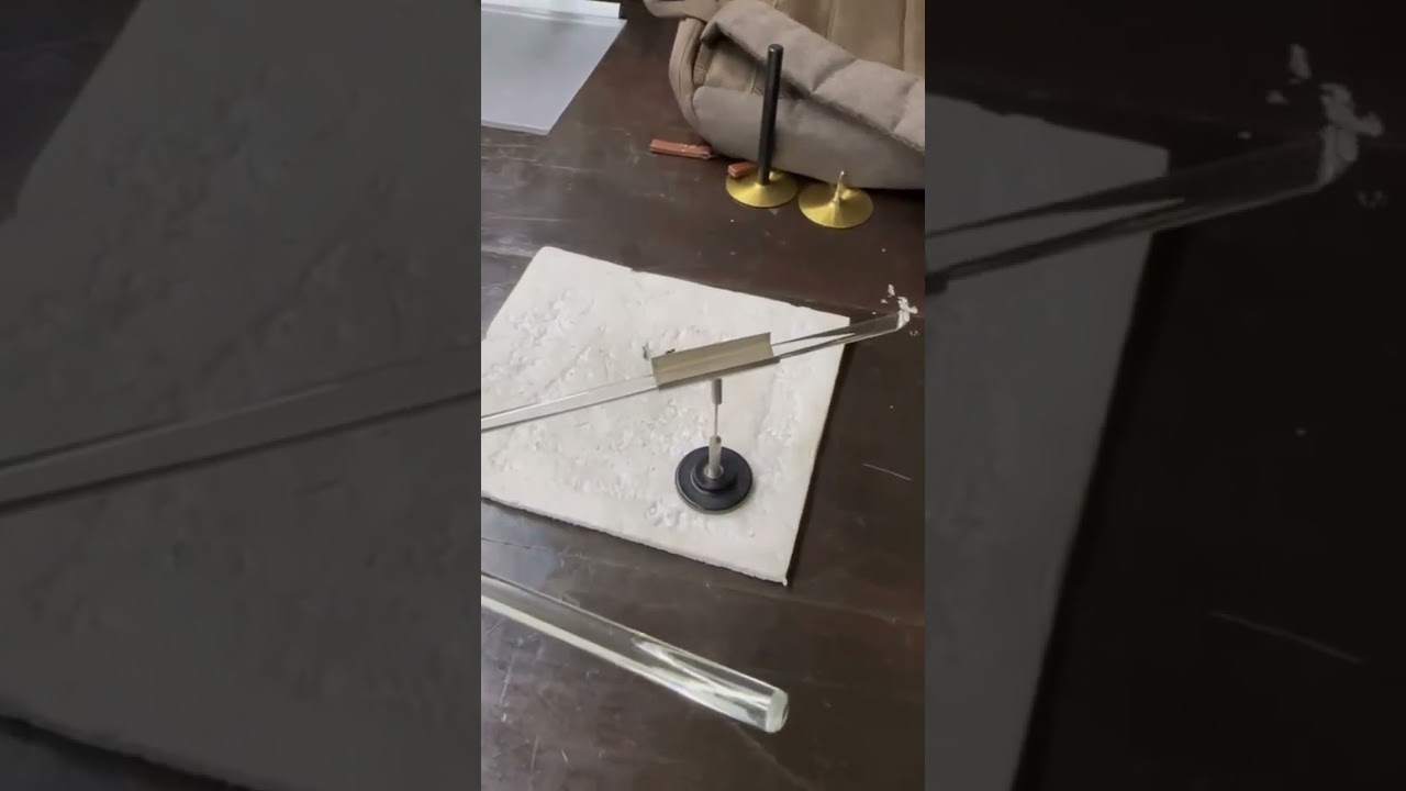 Laboratorio N&deg;2 - Interacci&oacute;n entre dos barras de vidrio cargadas