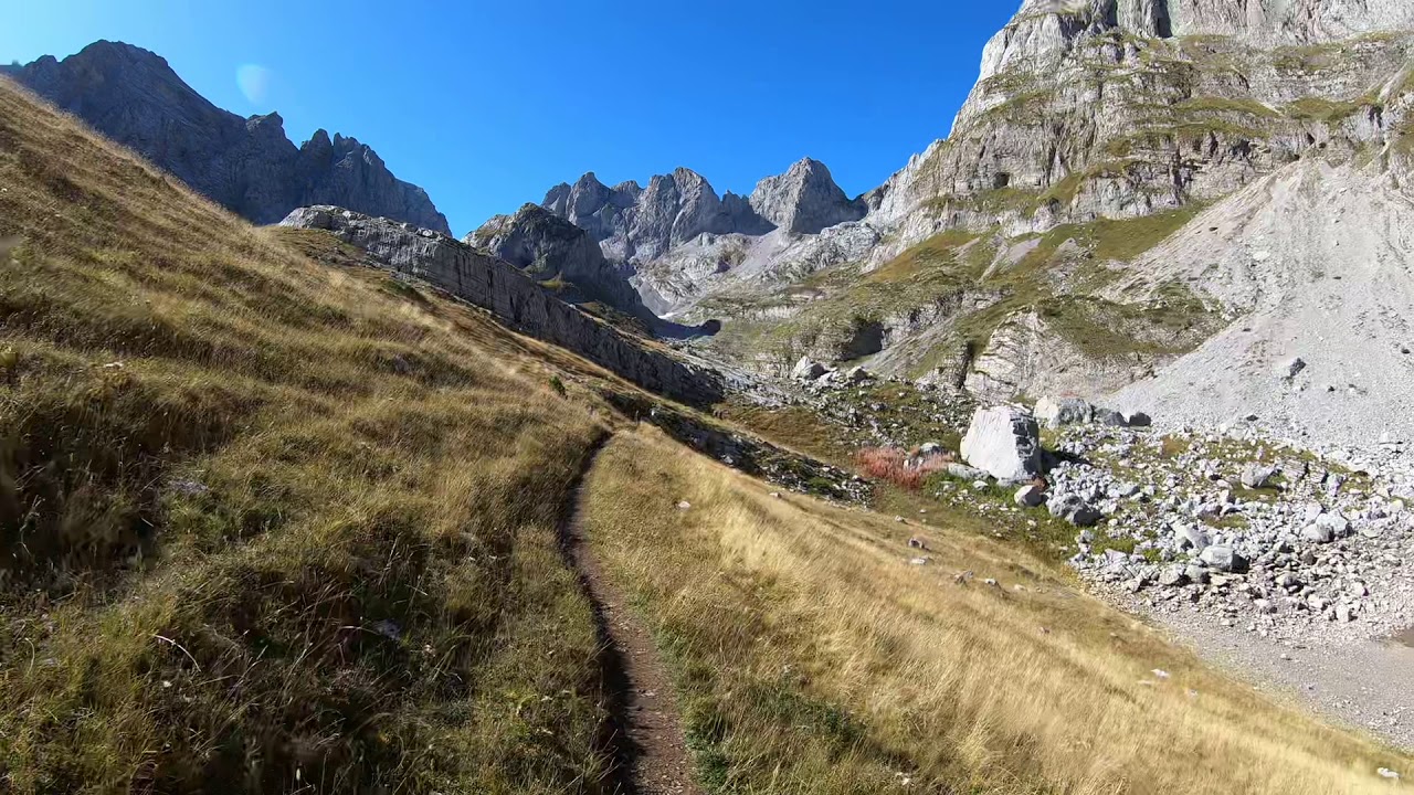 Hiking to Jezerca lakes