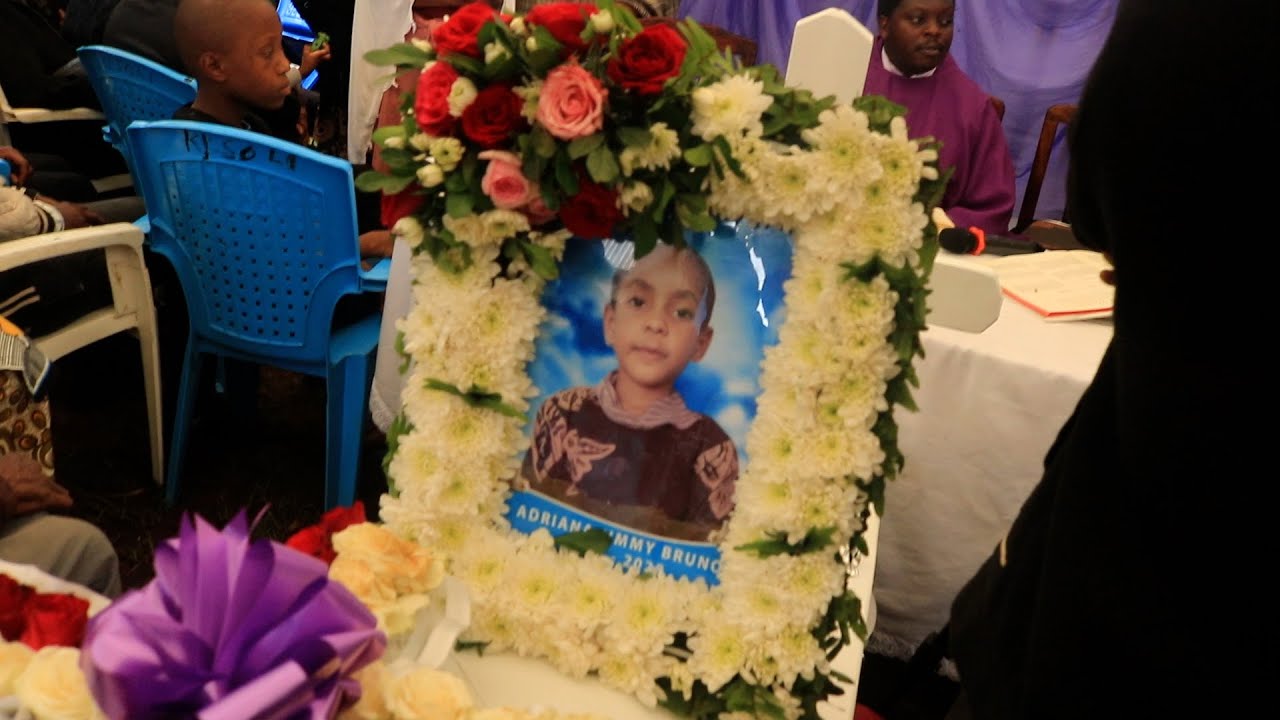 HUZUNI ARUSHA: FUVU LA MTOTO ADRIANA ALIYESOMBWA NA MAJI NA KULIWA NA FISI LAZIKWA