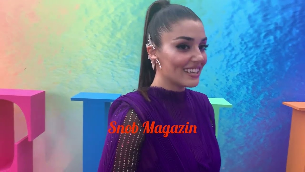 Hande Erçel katıldığı ödül töreninde kıyafetiyle büyüledi