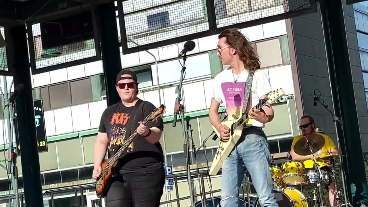 Flowerpotss LIVE - Boheemielämää