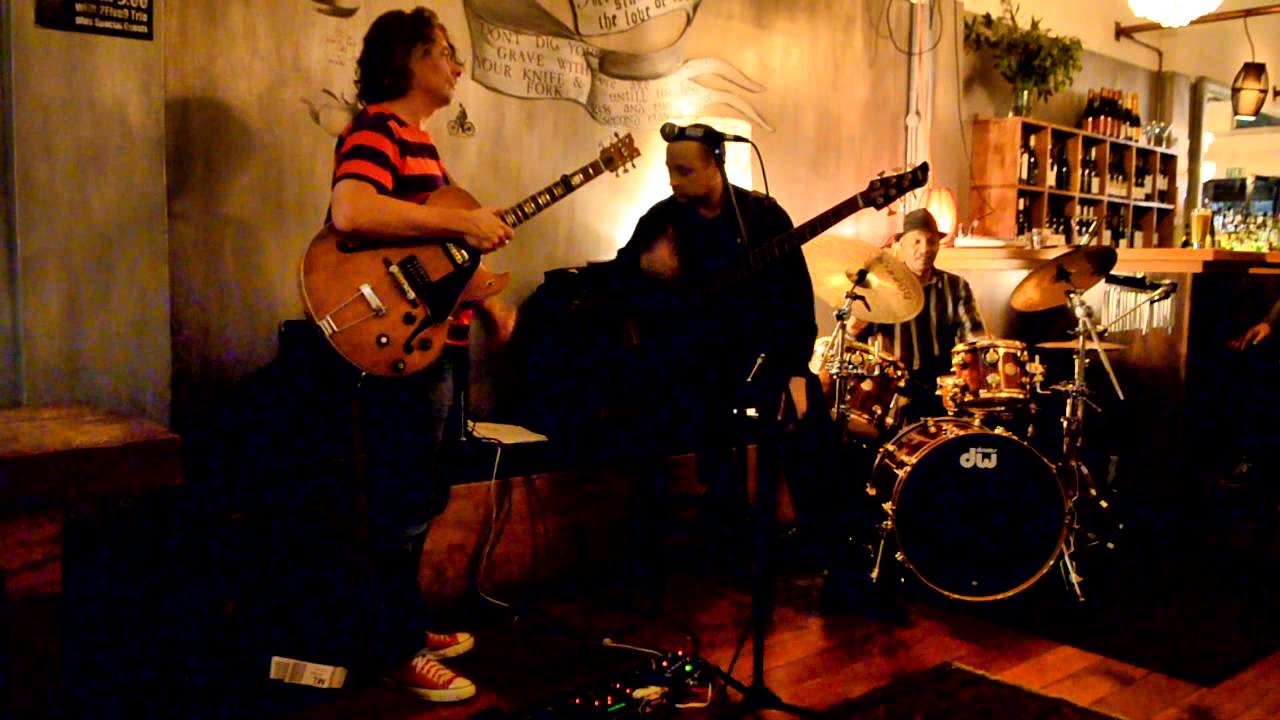 2Five9 Trio @ Verona Cafe - Agua de Beber