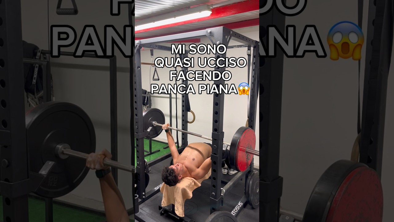 Ho rischiato la vita facendo panca piana. Ricordatevi sempre di impostare le sbarre di sicurezza😨