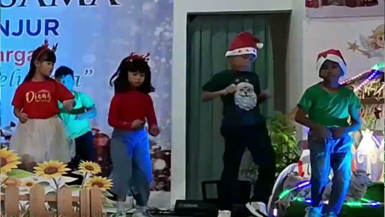 Penampilan Kelas 2 Acara Natal Bersama 2026