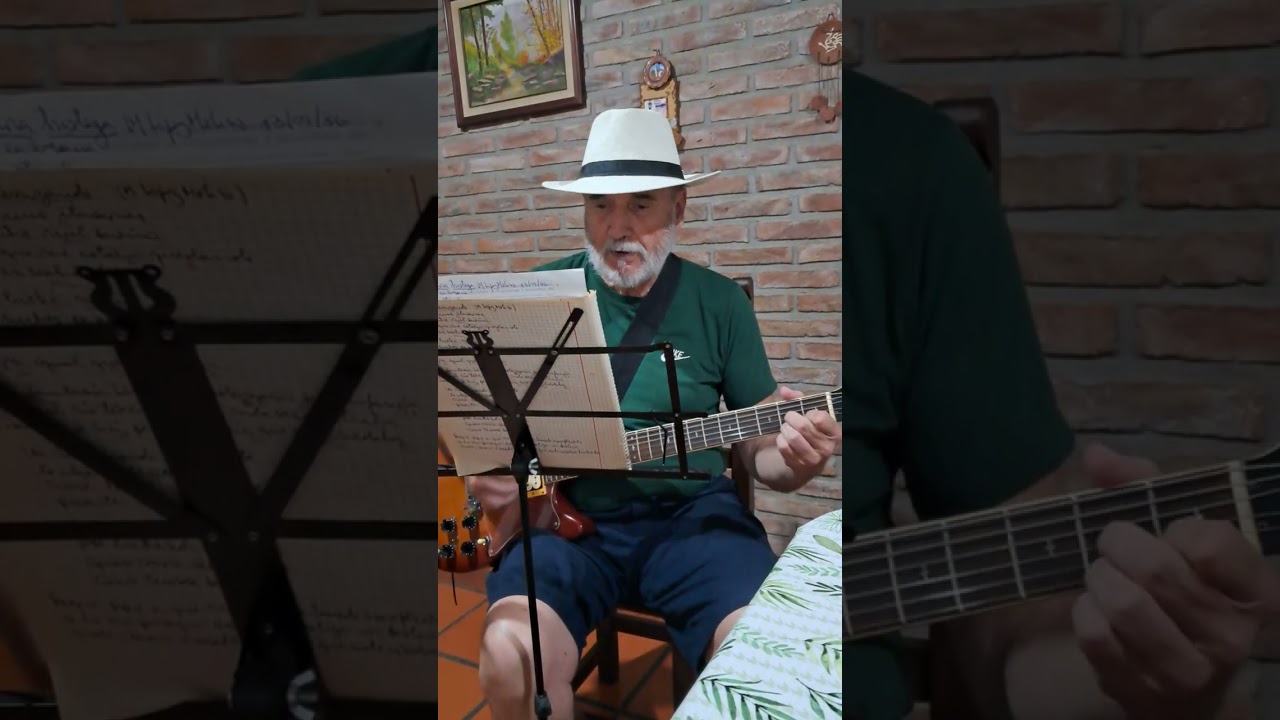 Coleccion del sombrero claro ,de Manu   Vino rojo