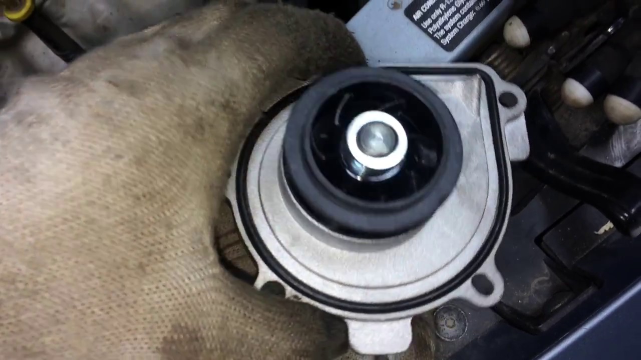 Opel Astra j замена помпы.(двигатель а16 xer 115л.с)
