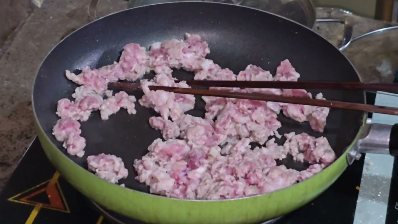 Bánh nếp nhân trứng kiến một món ăn ngon của dân tộc tày miền núi phía bắc