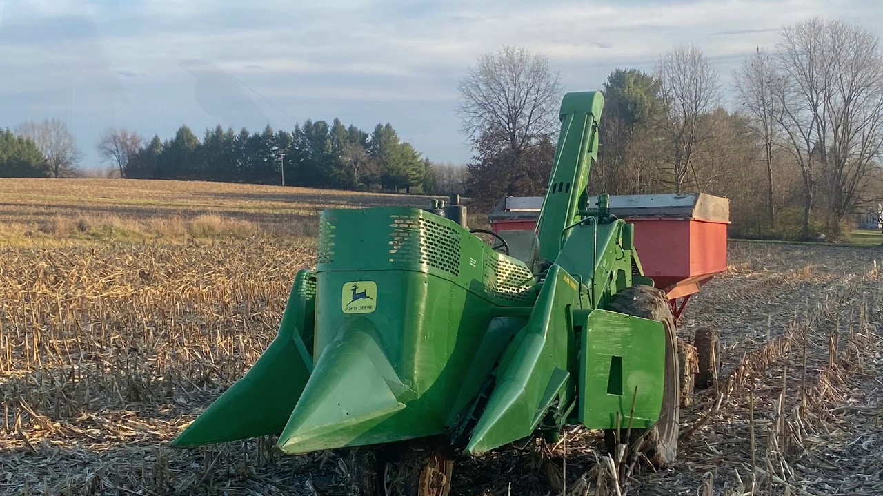 JOHN DEERE 3010 GAS AND 237 MOUNTED CORN PICKER