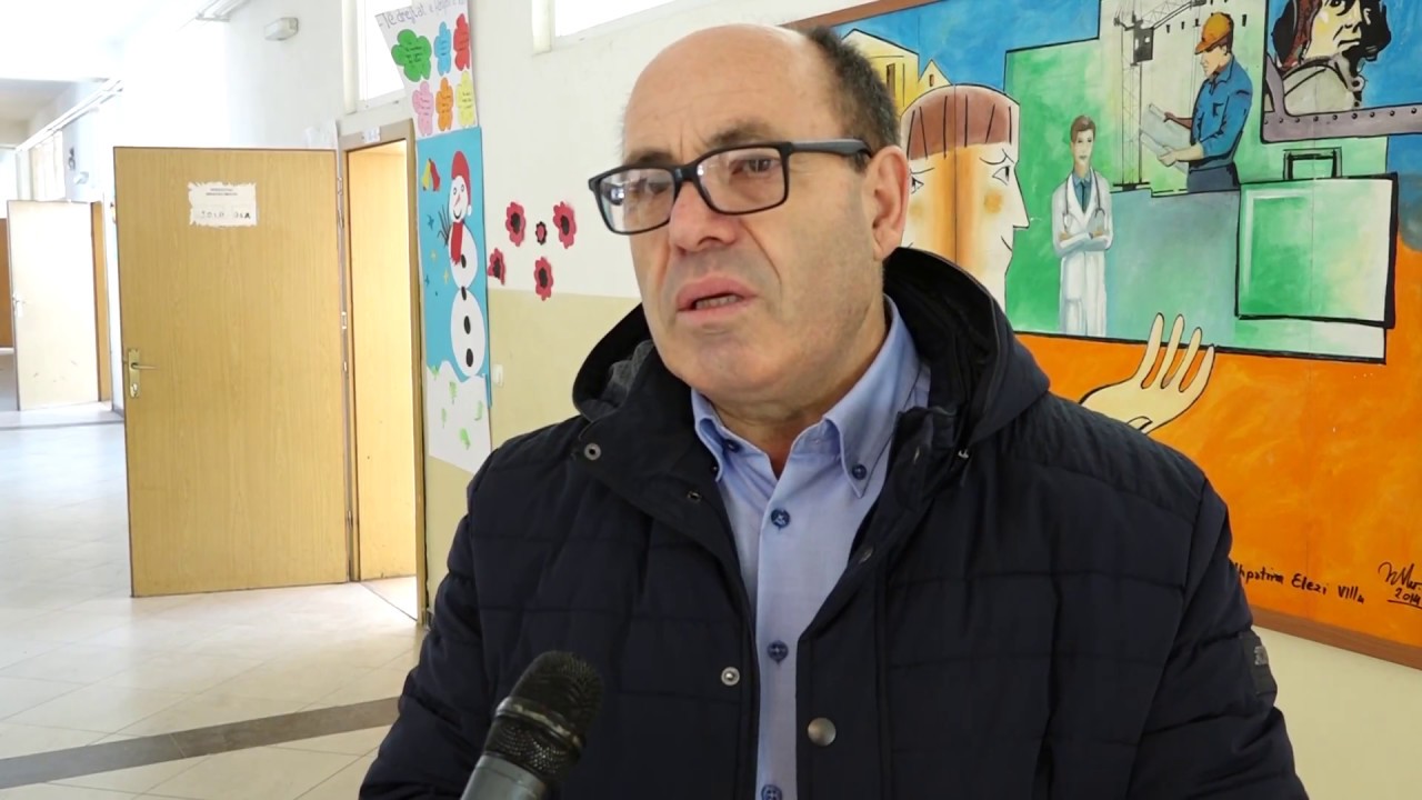 Prindërit ngjyrosin dhe pastrojnë shkollën ‘’Tefik Çanga’’ në Ferizaj 3 JANAR 2018 RTV TEMA