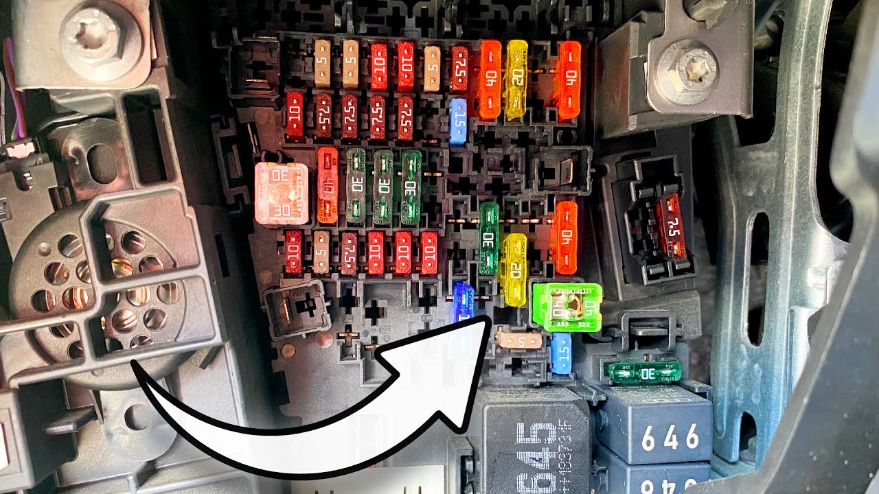 Seat/Cupra Ateca cabin fusebox location (cigarette lighter 12V outlet)