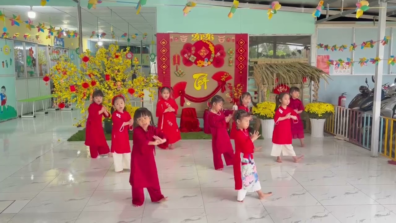 Bé Đón Mùa Xuân