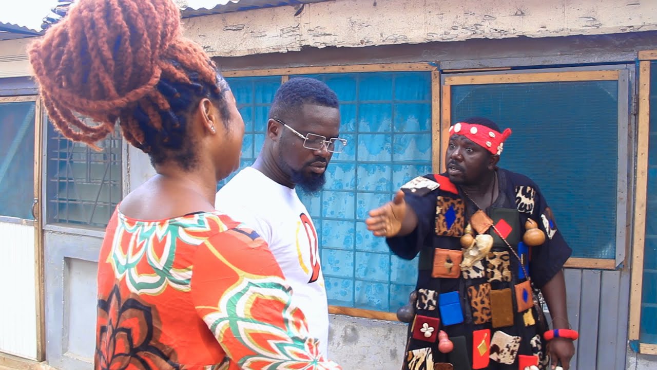 Komfo College Chop Sarkodie Girlfriend 😂😂😂