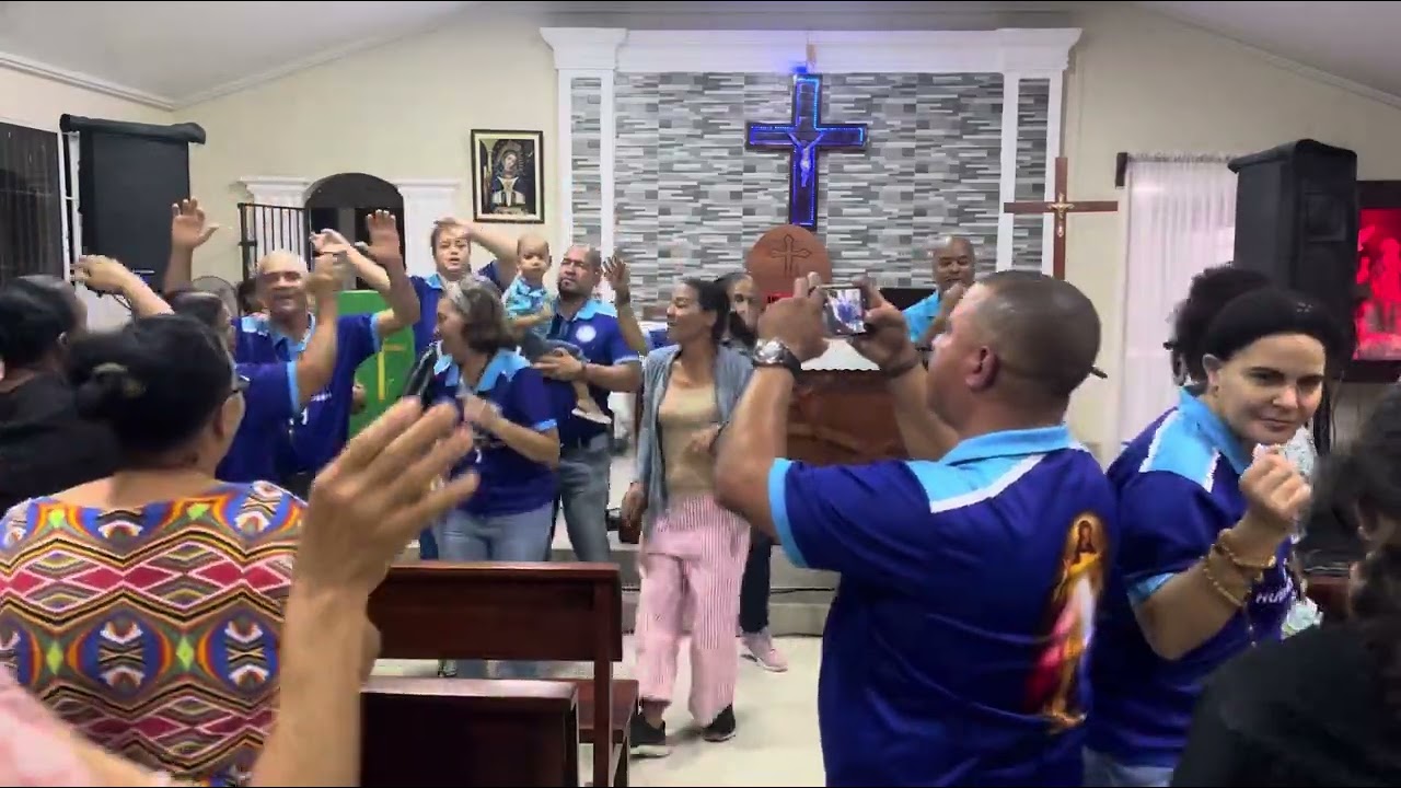ALABANDO A DIOS