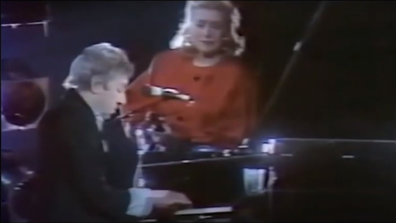 Serge Gainsbourg au piano en 1985