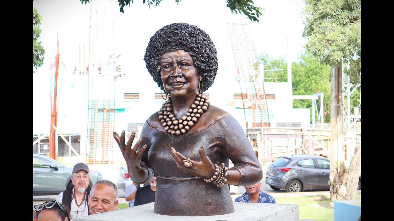 Develación del Busto de Choco Orta en la Plaza de los Salseros en Villa Palmera