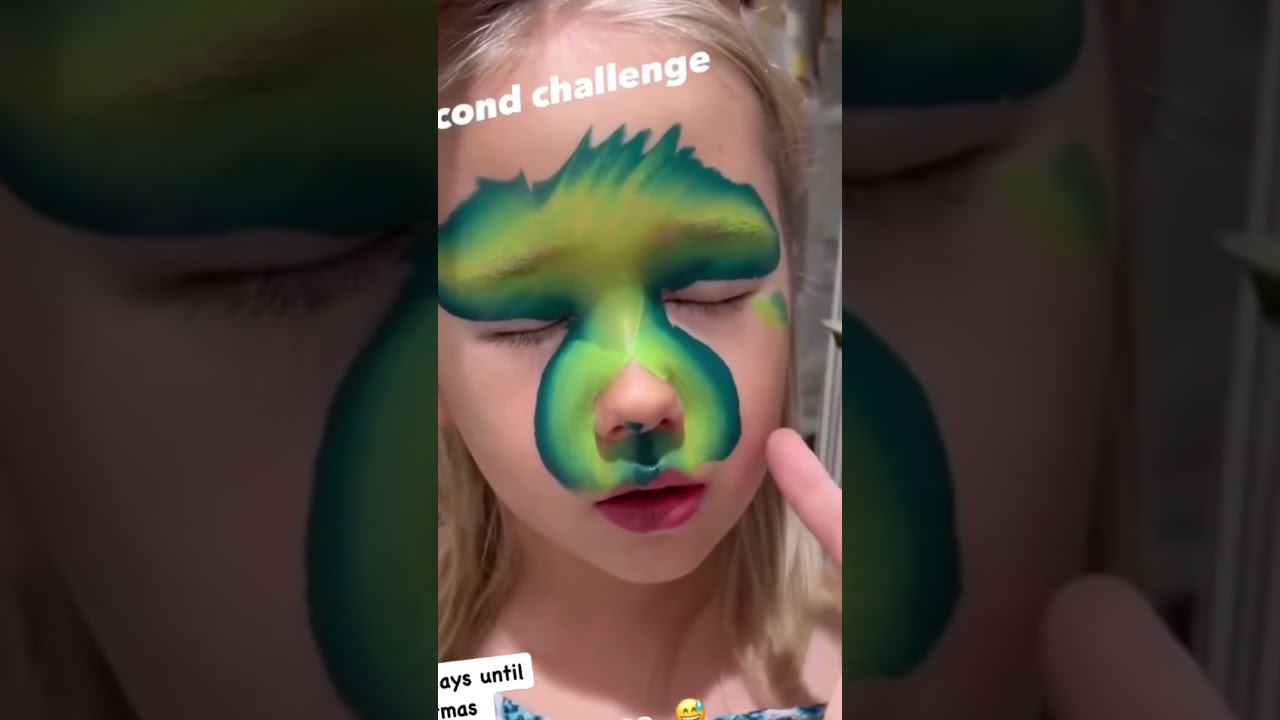 Grinch face painting #facepaint #facepainting #shorts #facepainter #grinch #facepaintideas #artist t