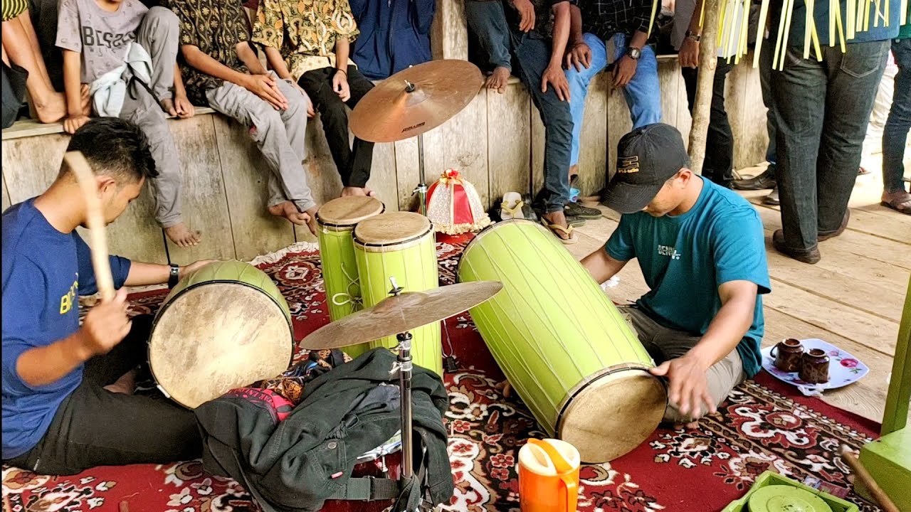 Tabuhan gendang Tunrung sumanga' di acara perkawinan//gendang adat maros
