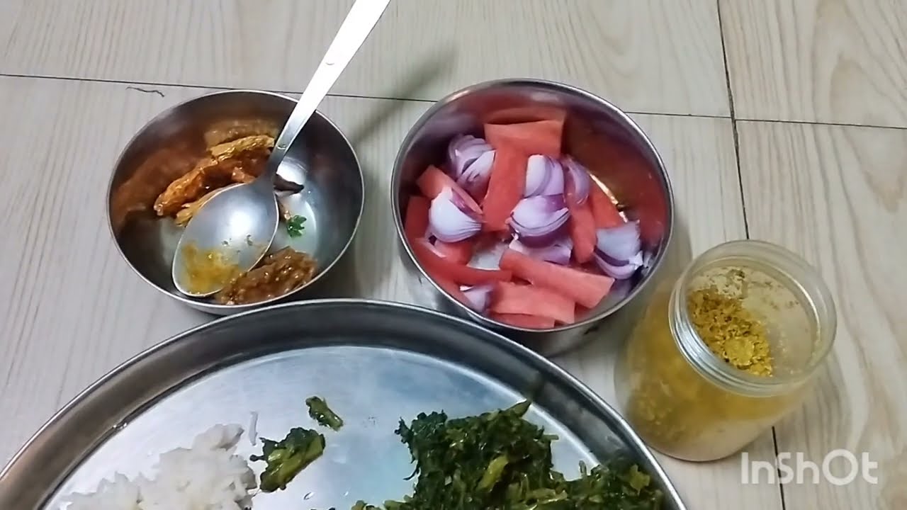 आओ दोस्तों पलक और मुली के पती की भुजी के साथ चावल का मजा ले||मस्त पालक चावल के साथ गाजर मूली सलाद