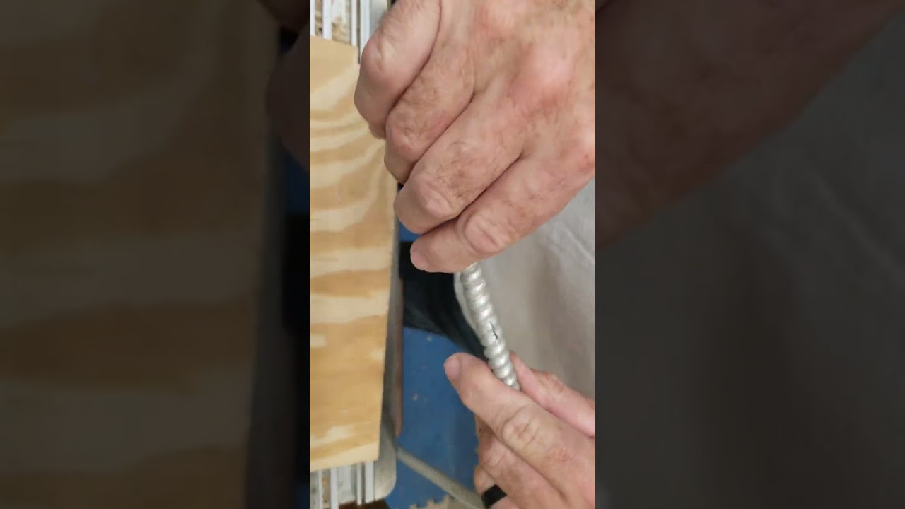 Cutting flexible metal conduit