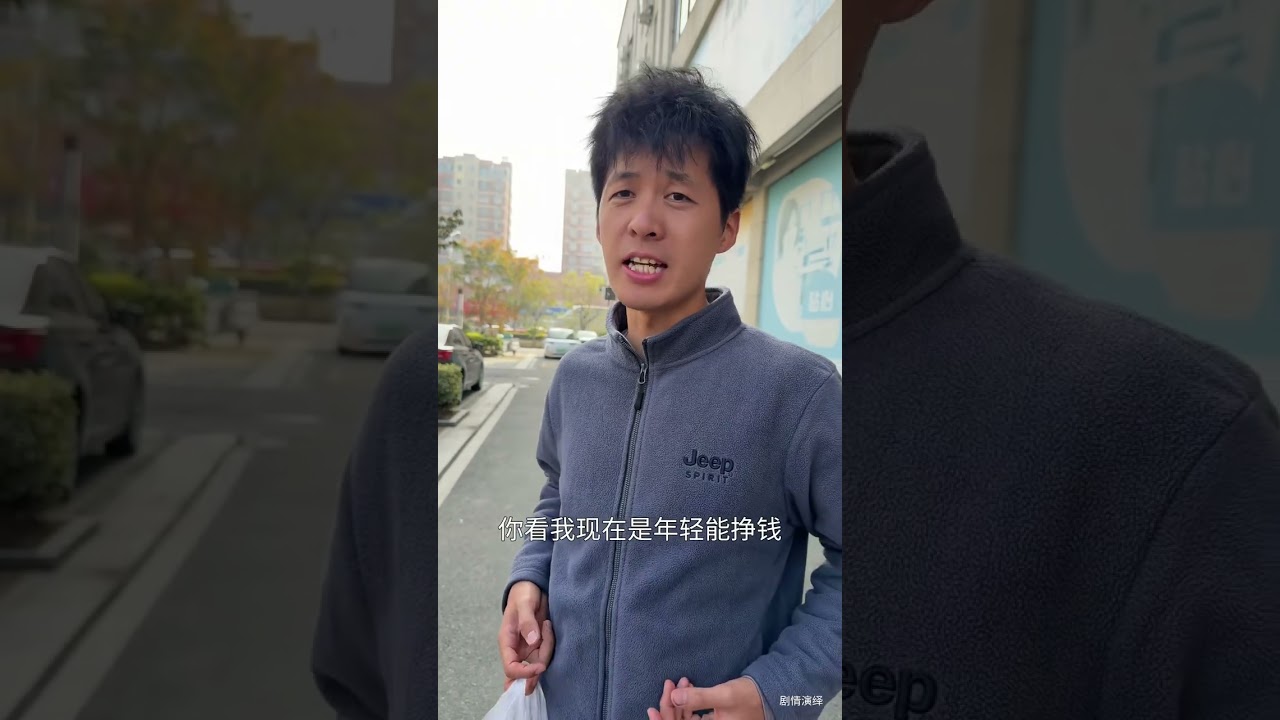 女友逛街想消费，男子却各种舍不得#谈婚论嫁 #奇葩事 #万万没想到
