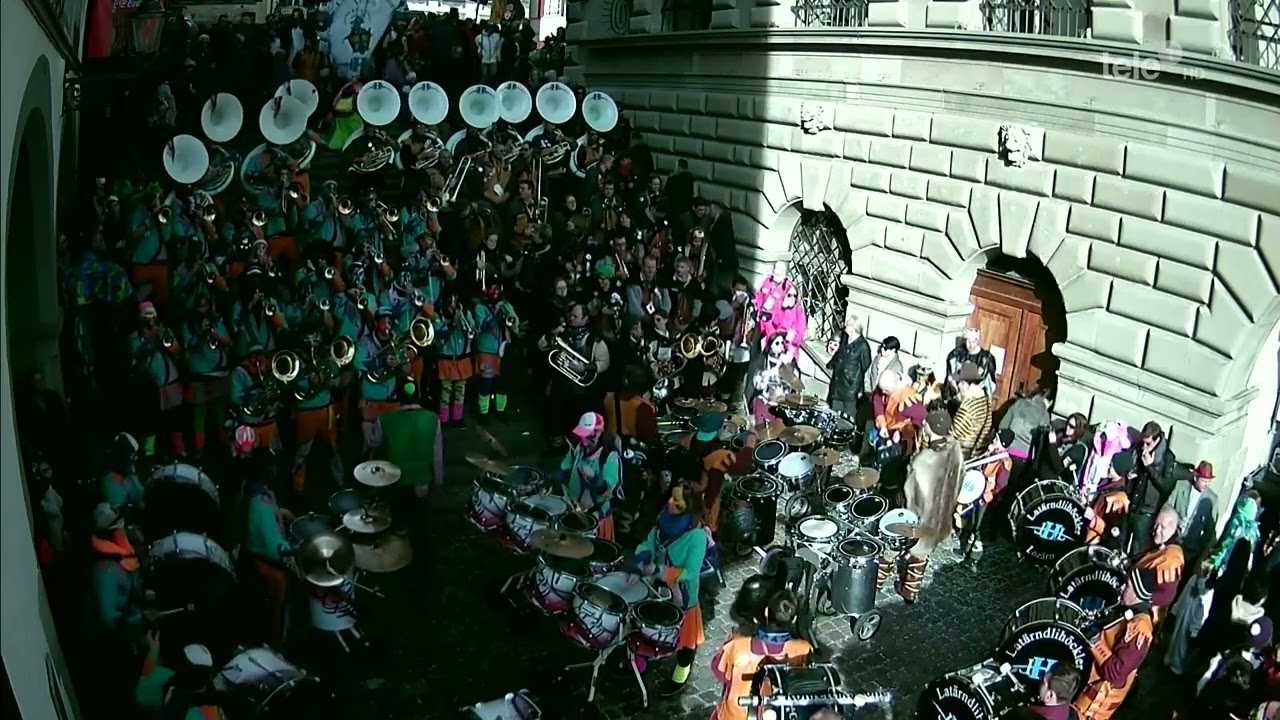 LHL & Hübelschränzer - Bruno Mars Locked out of Heaven @ Rathaustreppe (Fasnacht 2016)