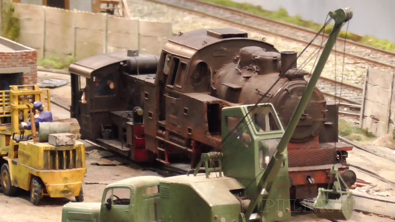 Perfect Weathering: Scrapyard Model Railroad Layout by Samuel de Zutter in 1/32 scale