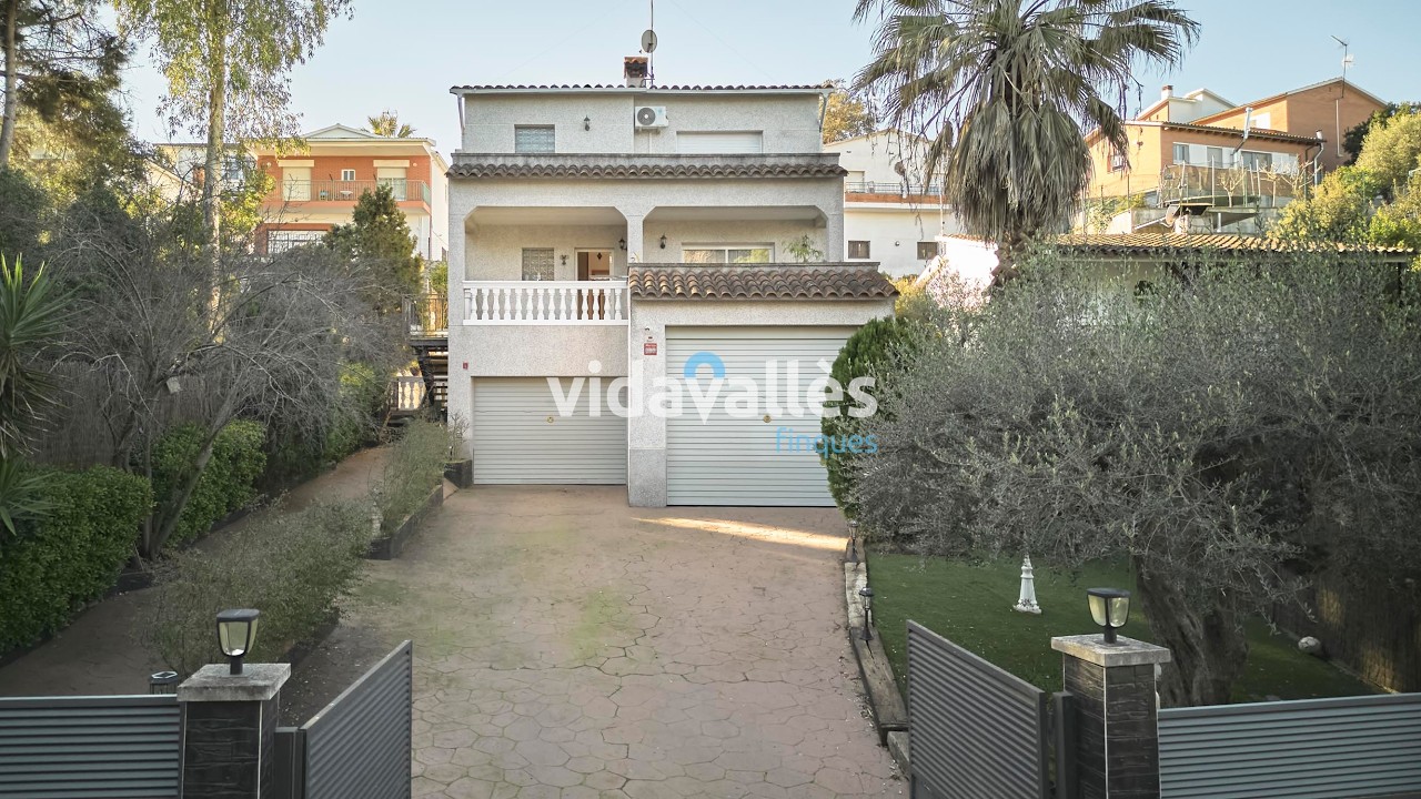 CASA A LA VENTA EN VALLROMANES