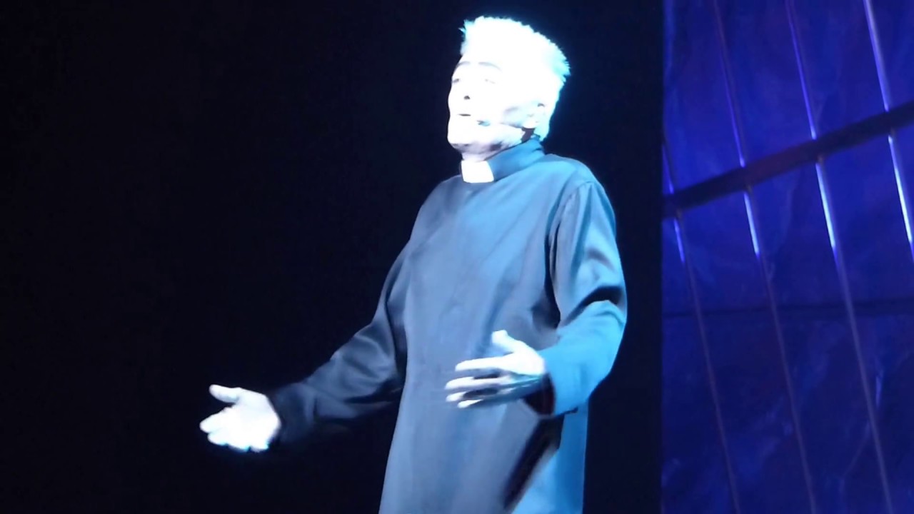 Etre Prêtre Et aimer Une Femme - Daniel Lavoie - Notre Dame De Paris, 7.01.16