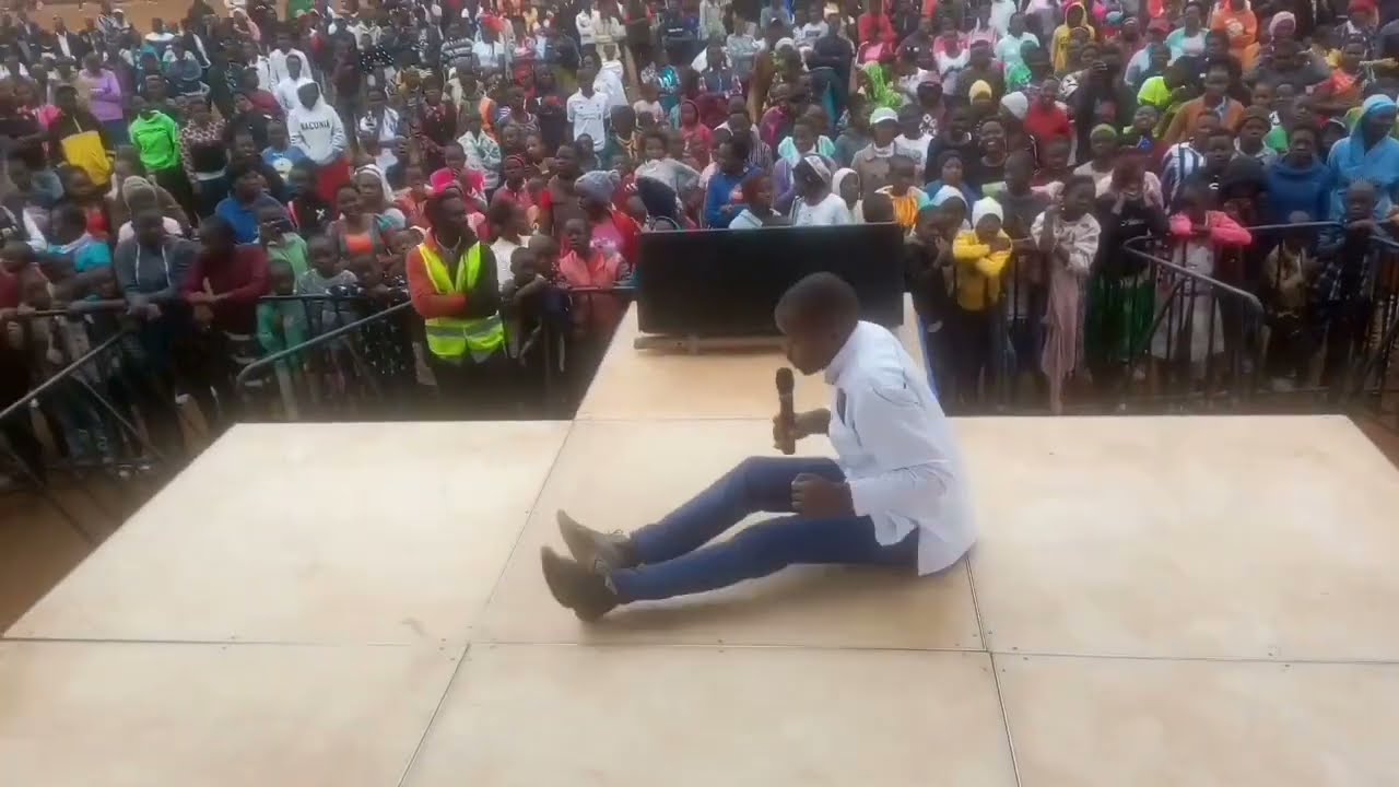 KENYAN TALENTS PRE RUTO FANYA  KITU KWA WAIMBAJI