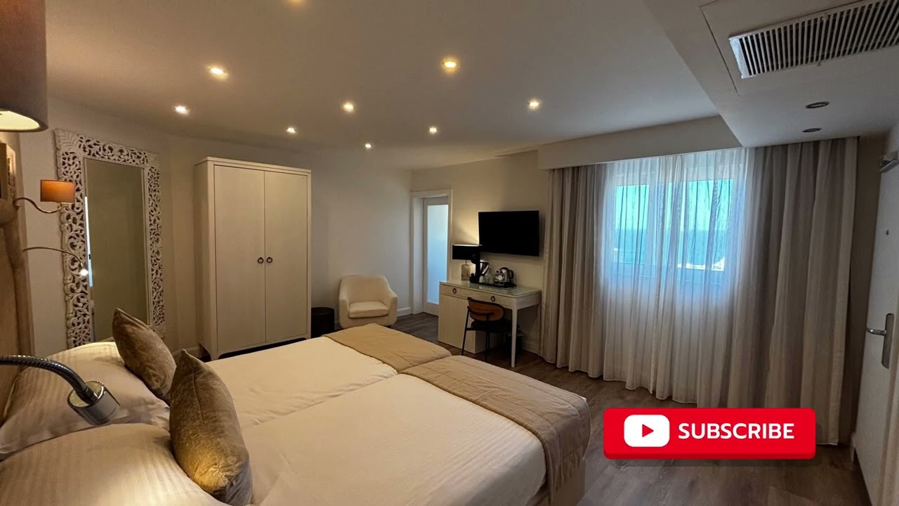 Maison moderne de luxe : Salon spectaculaire, chambre élégante et salle de bain design