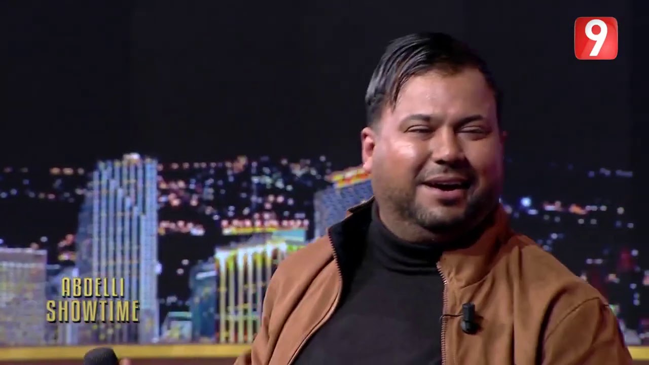 محمد رمزي يغني 