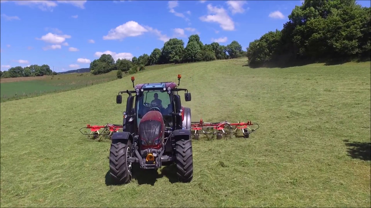 Fanage avec VALTRA n134 & faneuse FELLA 8 toupies [PHANTOM 3 & GOPRO]
