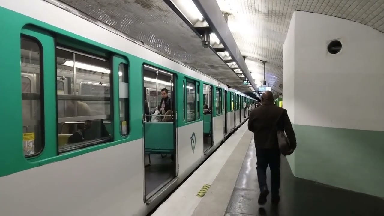 Métro ligne 6 à Place d'Italie : MP 73 et MP 89 CC.