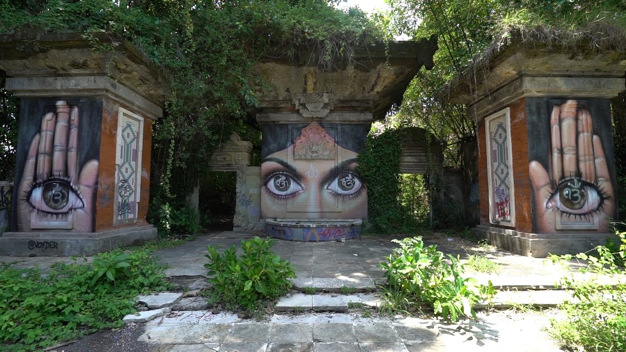 ABANDONED THEME PARK (CLIMBED FAKE VOLCANO)