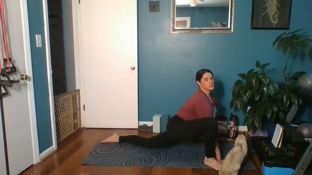 30-Minute Beginner Yoga for Hips | Gentle, Low-to-the-Ground Flow to Relax & Unwind