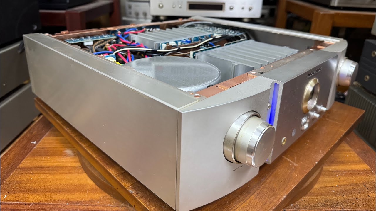Dòng Ampli cao cấp hãng Marantz Pm-13S2 zin đẹp giá tốt. Lh e Trí 0903.747.111.