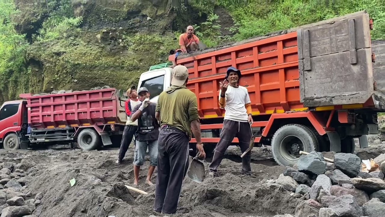 Excavator digging sand part 17